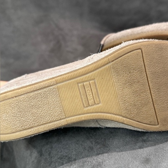 TOMS Desert Wedge Boot Taupe Suede Lace Up Hidden Heel 8.5 Coastal Cowgirl - Picture 13 of 13